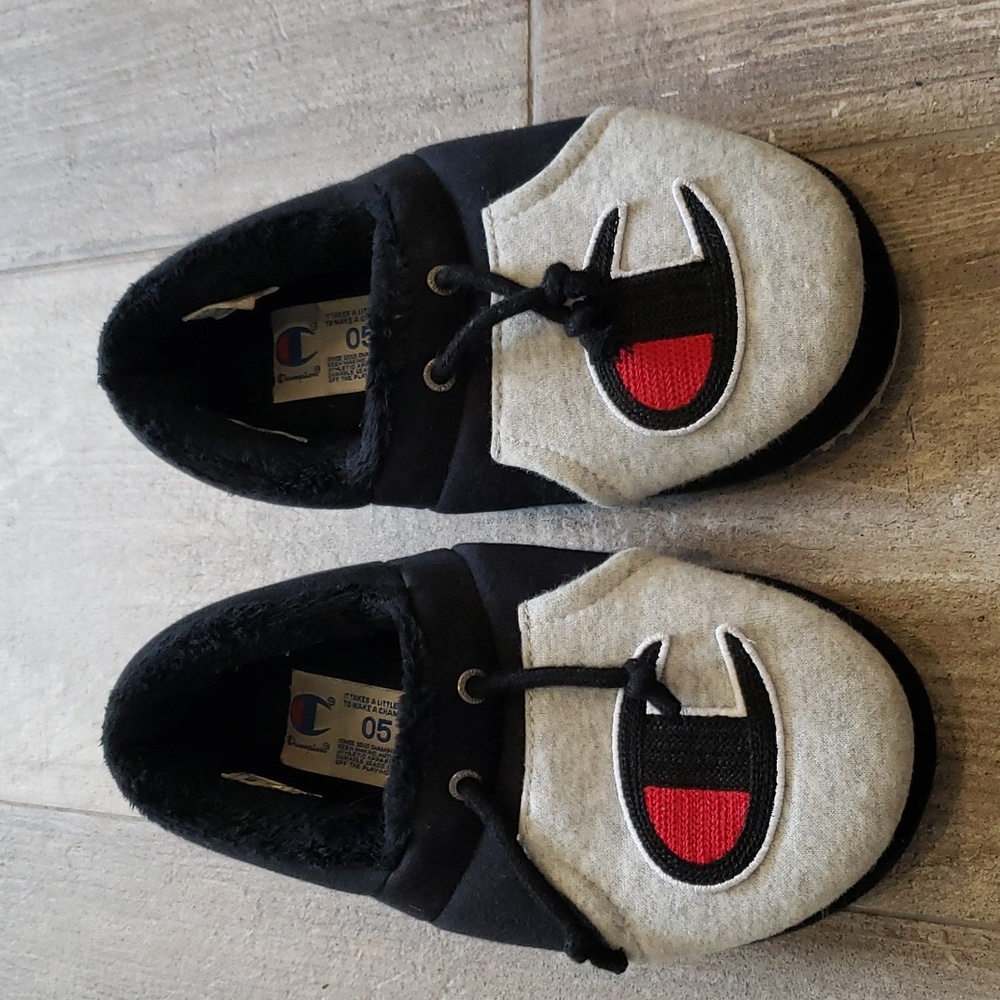 Youth Champion Slippers Size 5